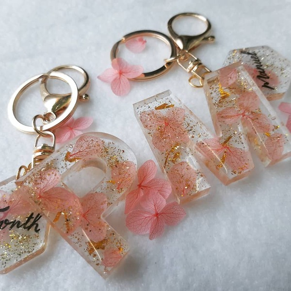 名前入りタグ付きドライフラワーキーチェーン アジサイの花 Asima アジマはアジアを旅するマーケット